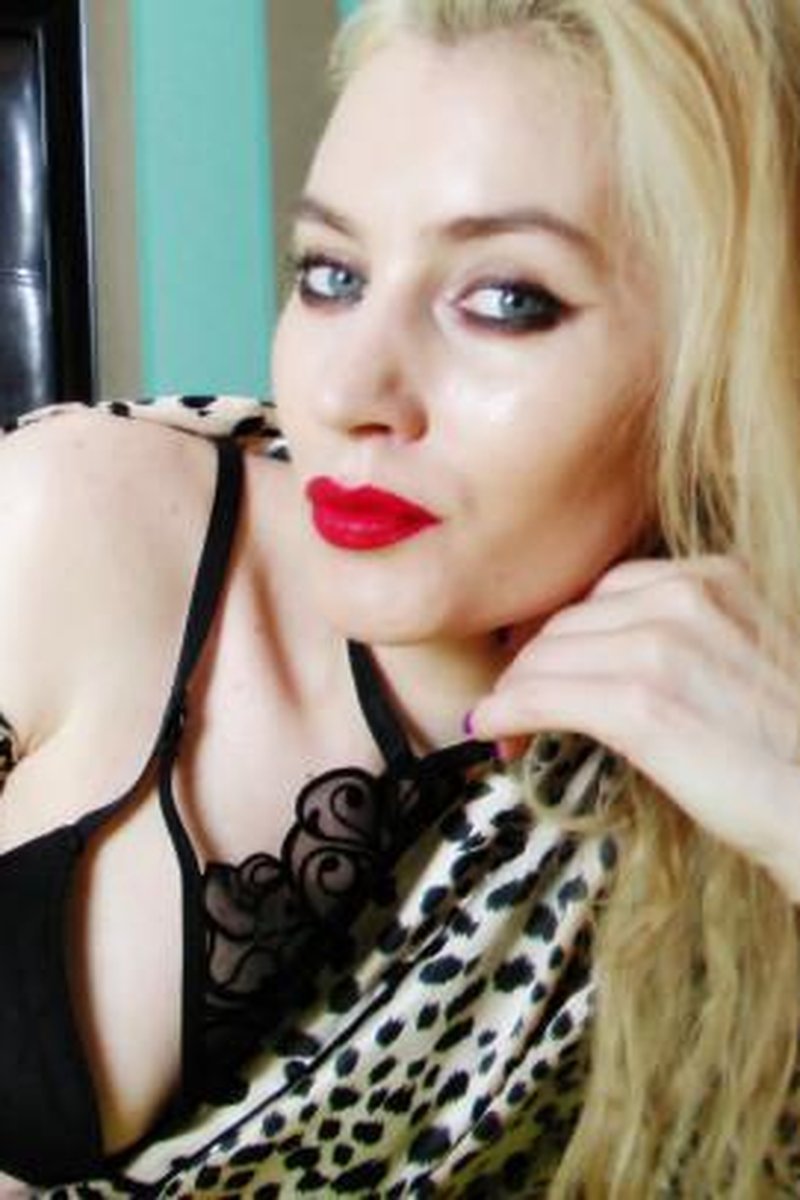 Executrx Bride - Screenshot 1 of 4 - Cum Play