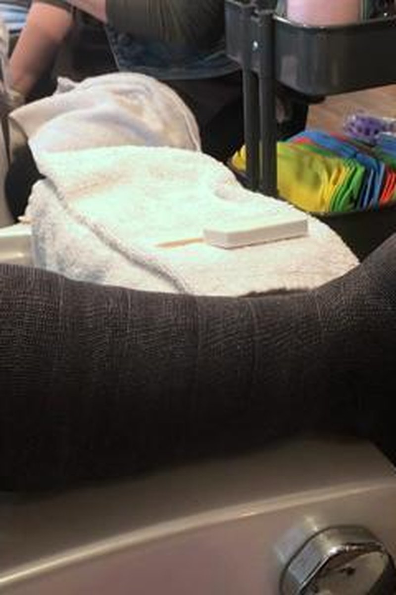 Casted Pedicure - Screenshot 1 of 4 - Cast