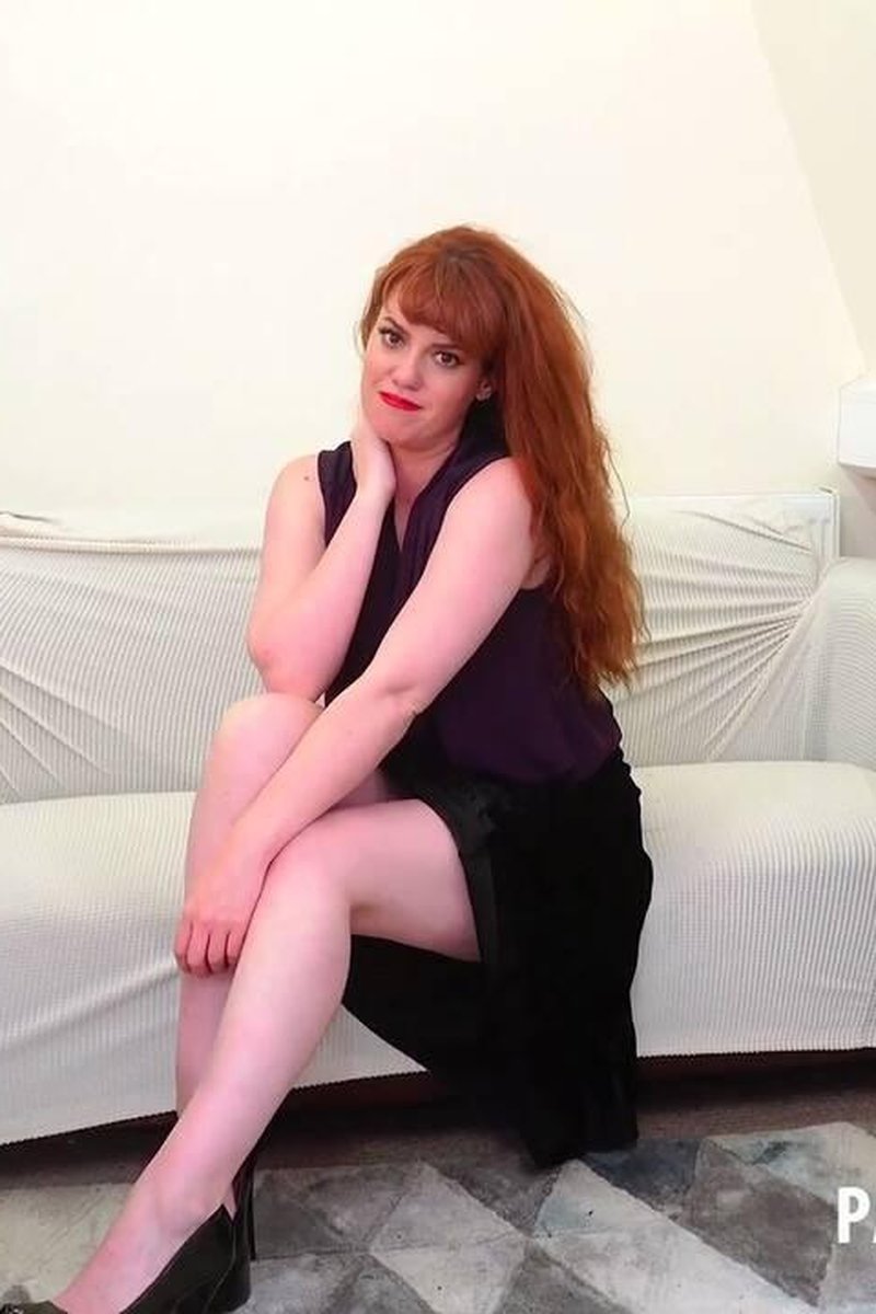 Zoe Page - Screenshot 1 of 4 - Bare Legs