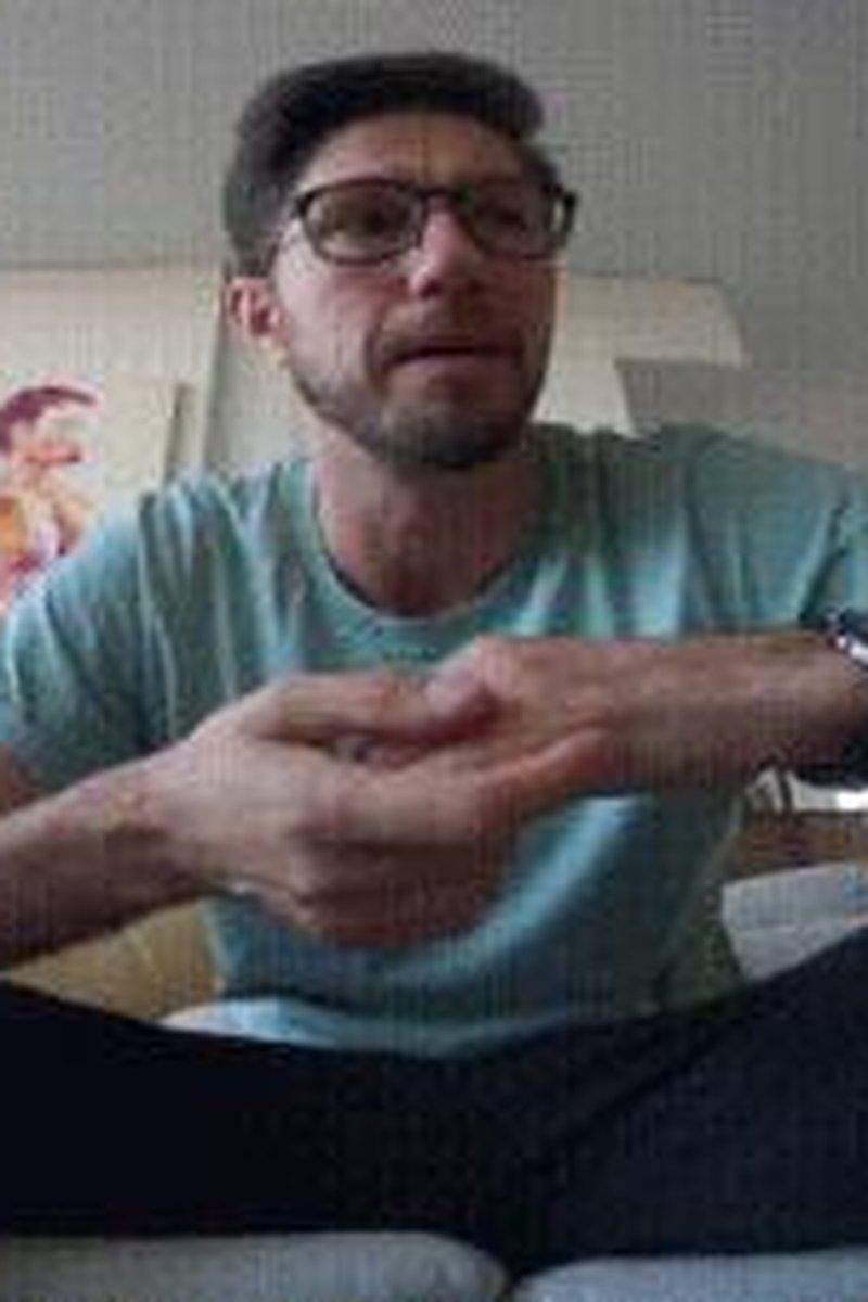 Thomas Hands - Screenshot 1 of 4 - Foot Fetish