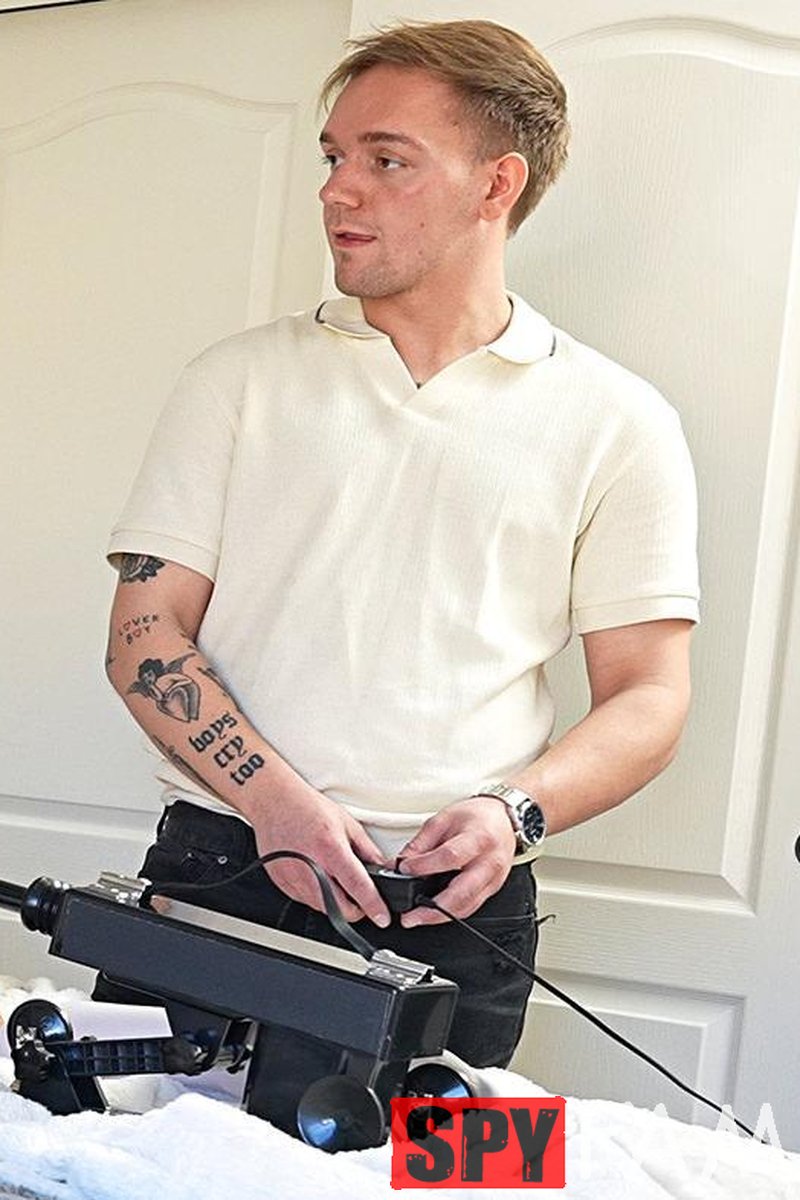 Freaky Stepsis - Screenshot 1 of 4 - Teen (18-22)