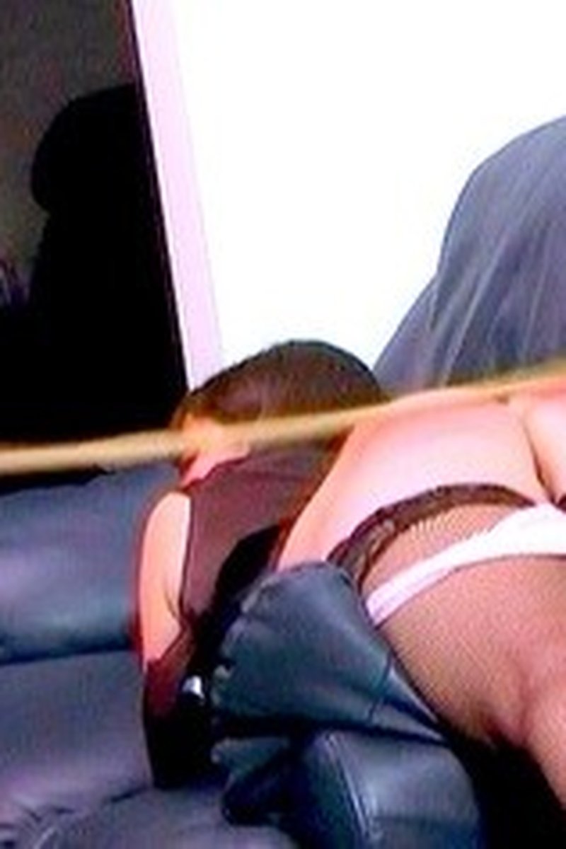 Enforcing the Rules - Screenshot 1 of 4 - Spanking