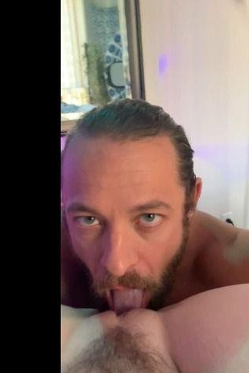 Brad Newman Eats Pussy and Cums on It - Screenshot 1 of 4 - Amateur