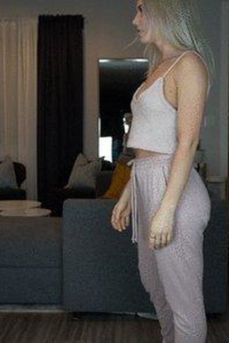 Pajama Ballbusting - Screenshot 1 of 4 - Amateur Ballbusting