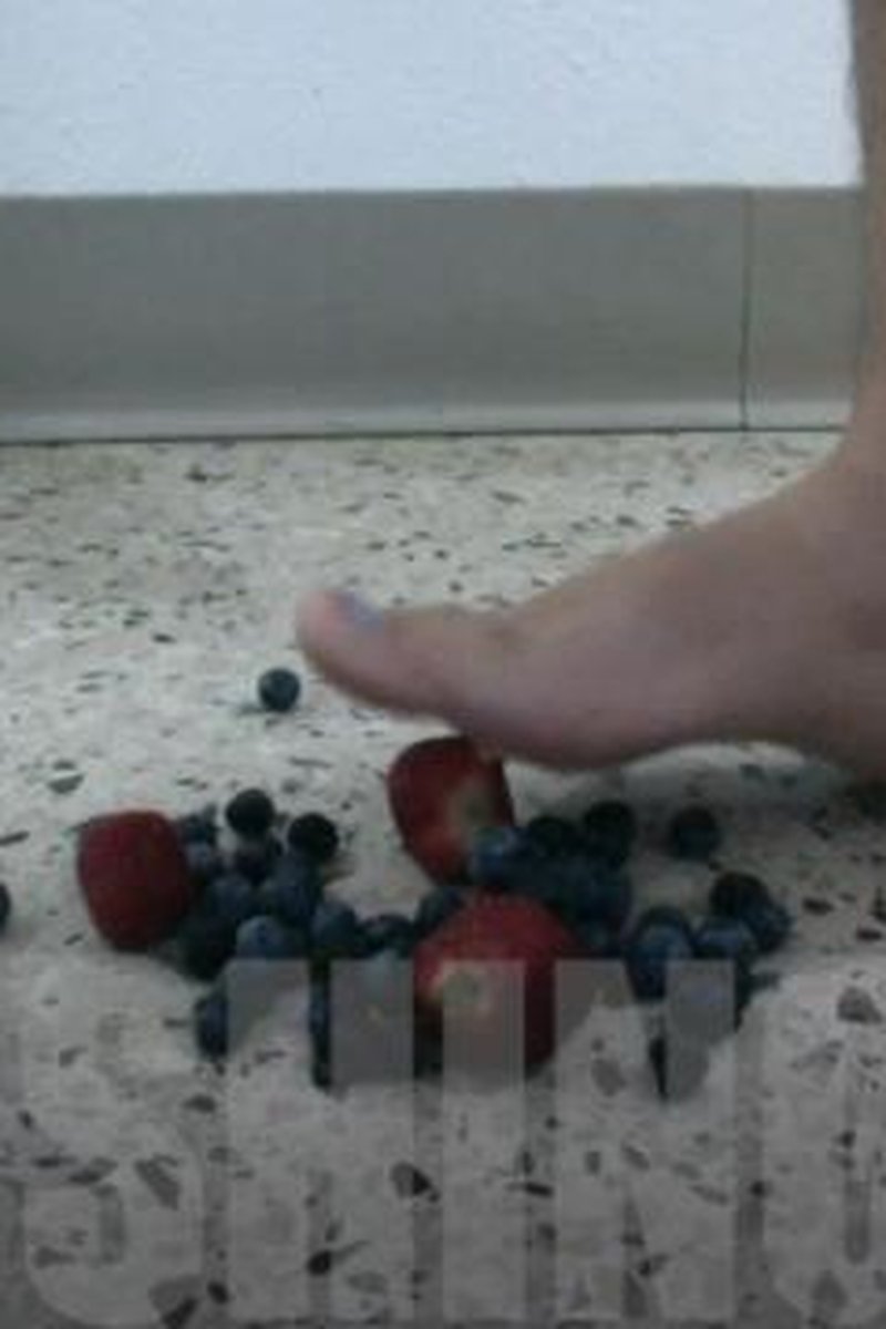 Fruity Sploshing - Screenshot 1 of 4 - Covered In Food