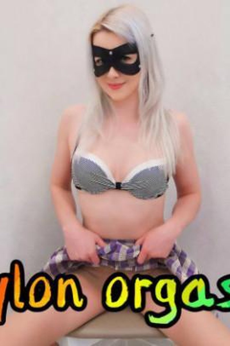 Nylon Orgasm - Screenshot 1 of 4 - Blonde Hair (Female)