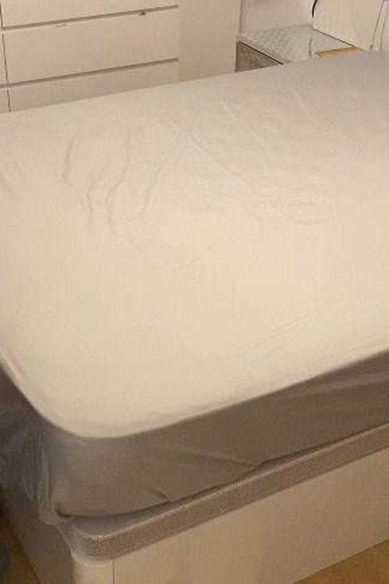 Butt Crack While Doing Housework - Screenshot 1 of 4 - Ass Fetish