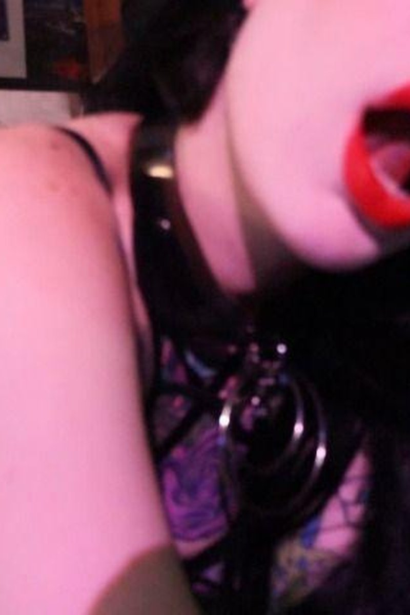 Teaser - Screenshot 1 of 4 - Femdom