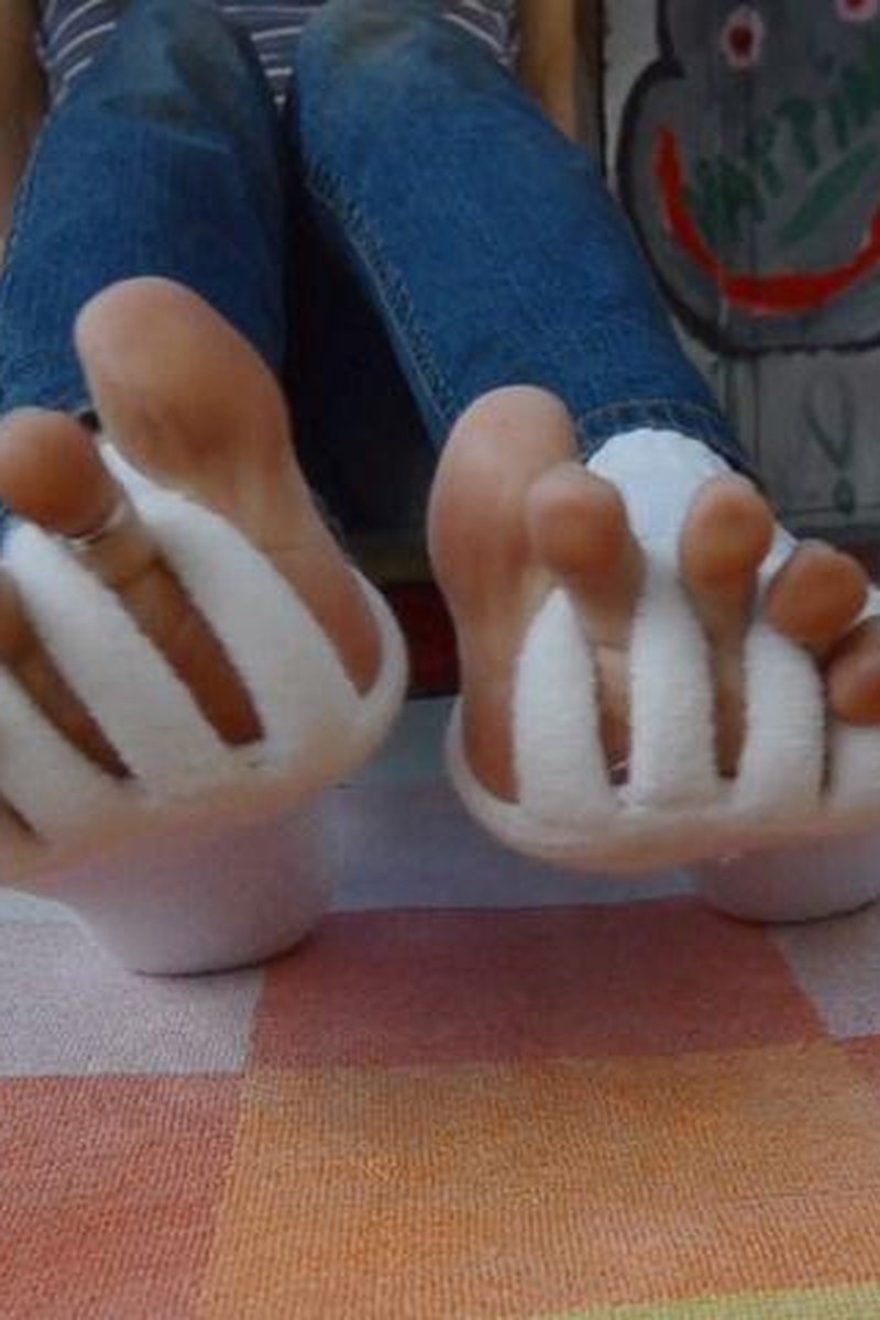 Toe Separator Socks - Screenshot 1 of 4 - Foot Fetish