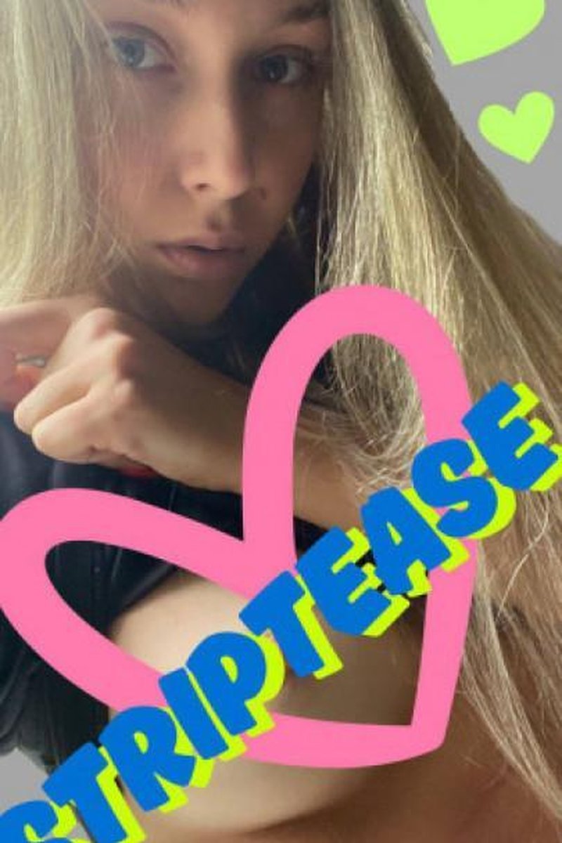 Striptease - Screenshot 1 of 4 - Blonde Hair (Female)