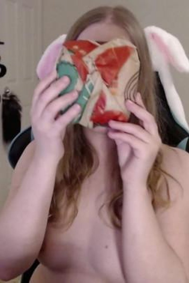 Pixie Eats A Whopper - Screenshot 1 of 4 - Bloated Belly