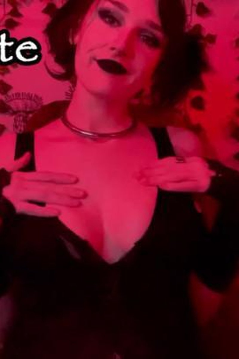 Hot Date - Screenshot 1 of 4 - BDSM