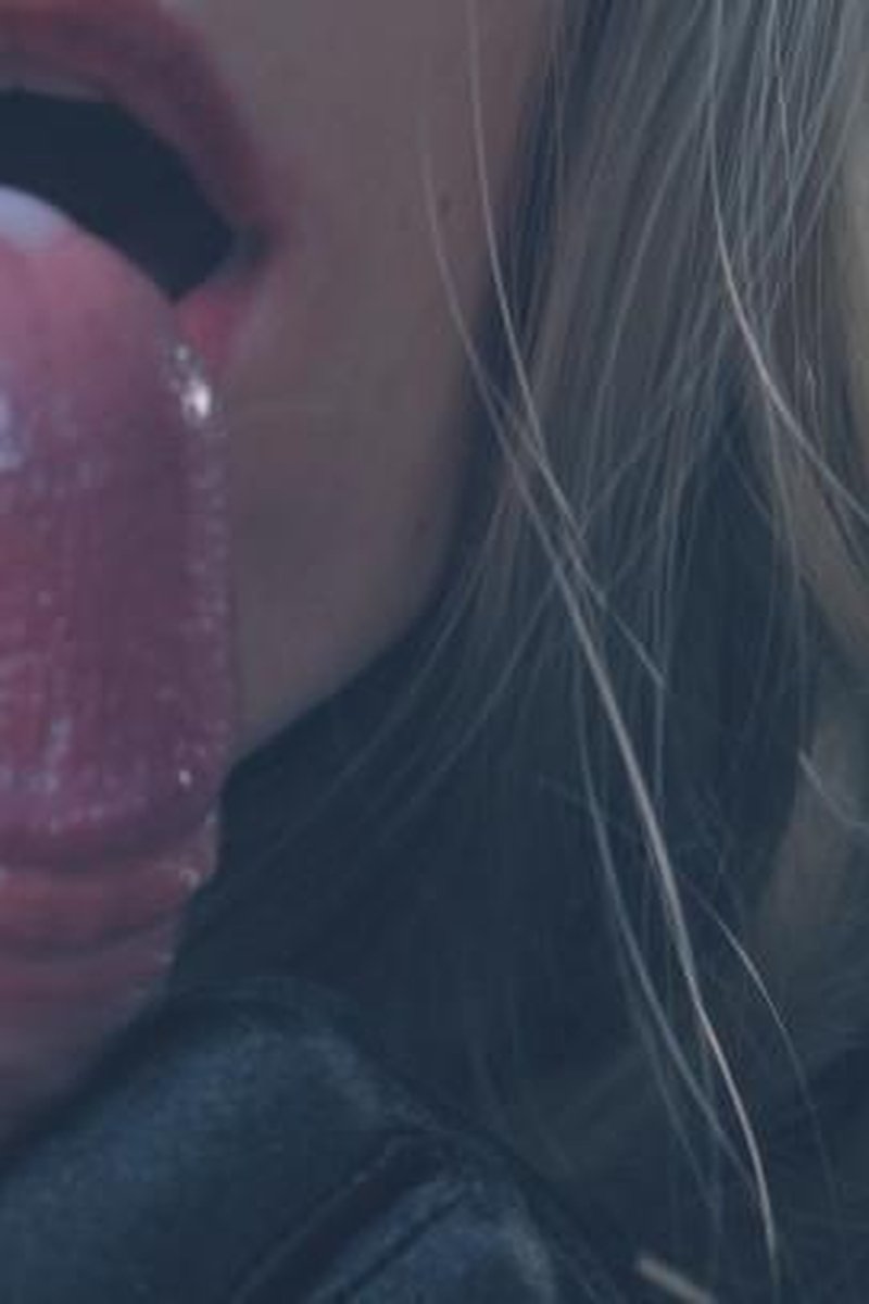 Quick Blowjob - Screenshot 1 of 4 - Blowjob