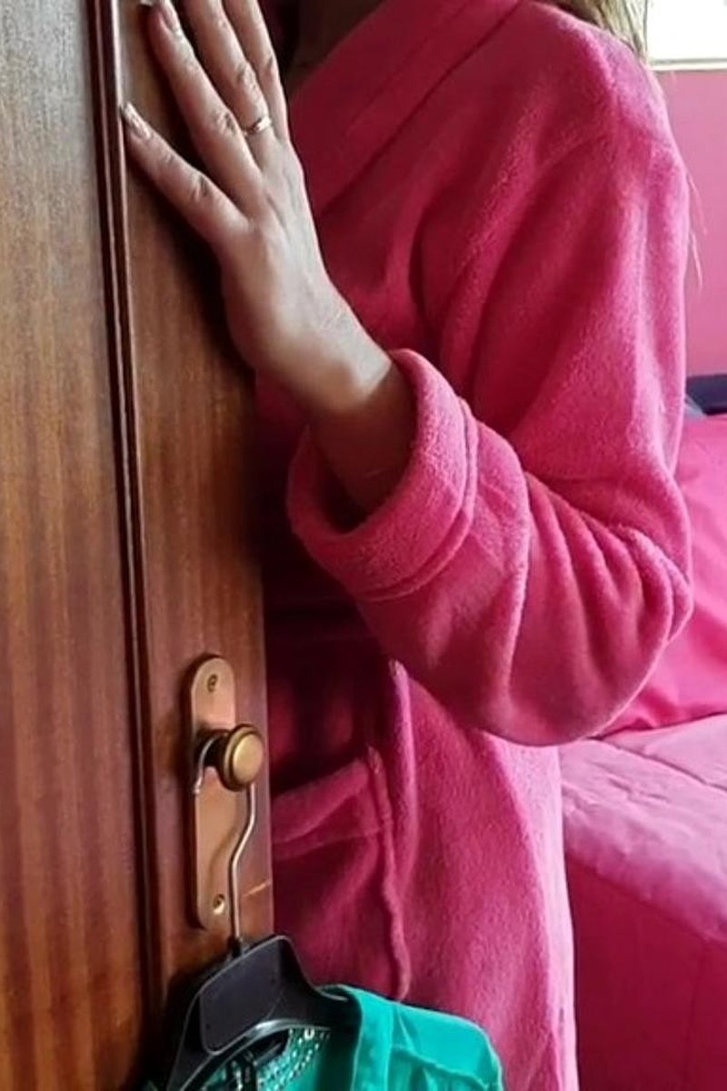 El Marido Me Deja Grabar a Su Mujer Mientras Se Ducha y Se Masturba Para Mi !!y Me Pajeo!! - Screenshot 1 of 4 - Amateur