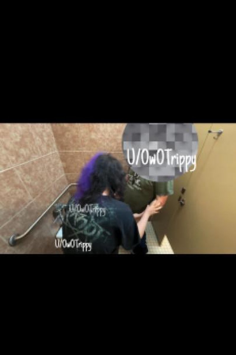 Public Slut - Screenshot 1 of 4 - BBW
