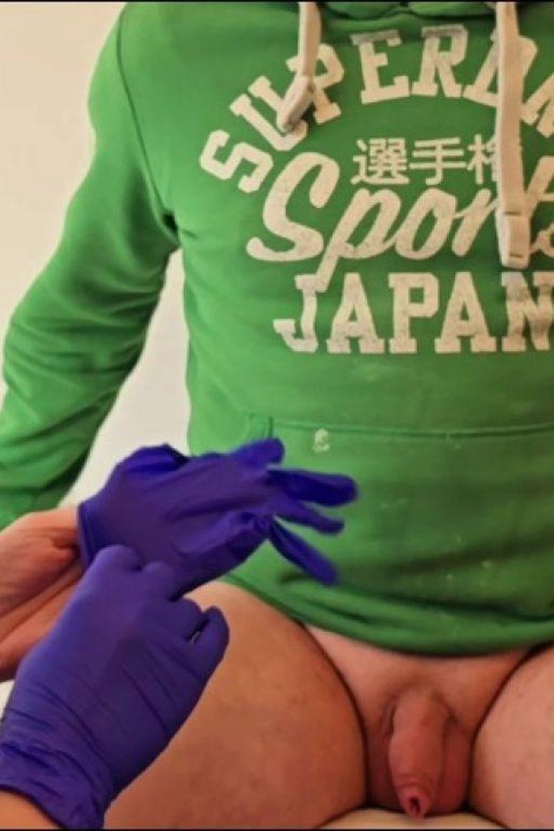 Testicle Exam Time - Screenshot 1 of 4 - Gloves