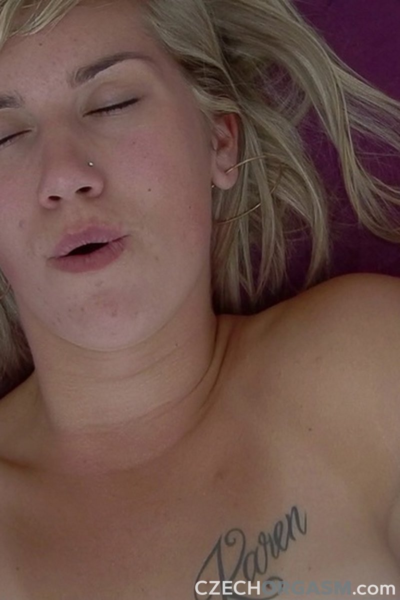 Ecstatic Blonde 3 - Screenshot 1 of 4 - Blond Hair