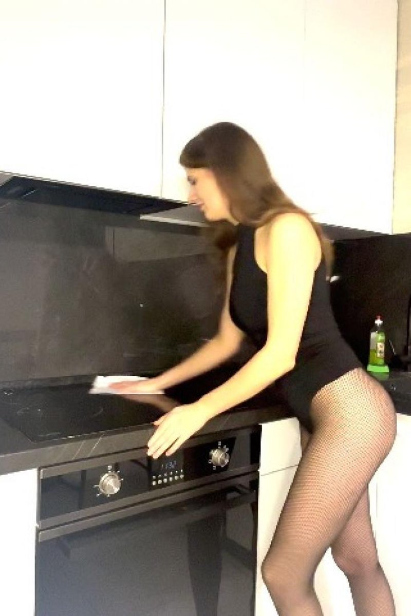 Dirty Work - Screenshot 1 of 4 - Babes