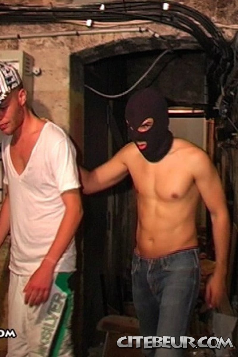 Arab Hunk for Aurelien - Screenshot 1 of 4 - Arabian Migrants