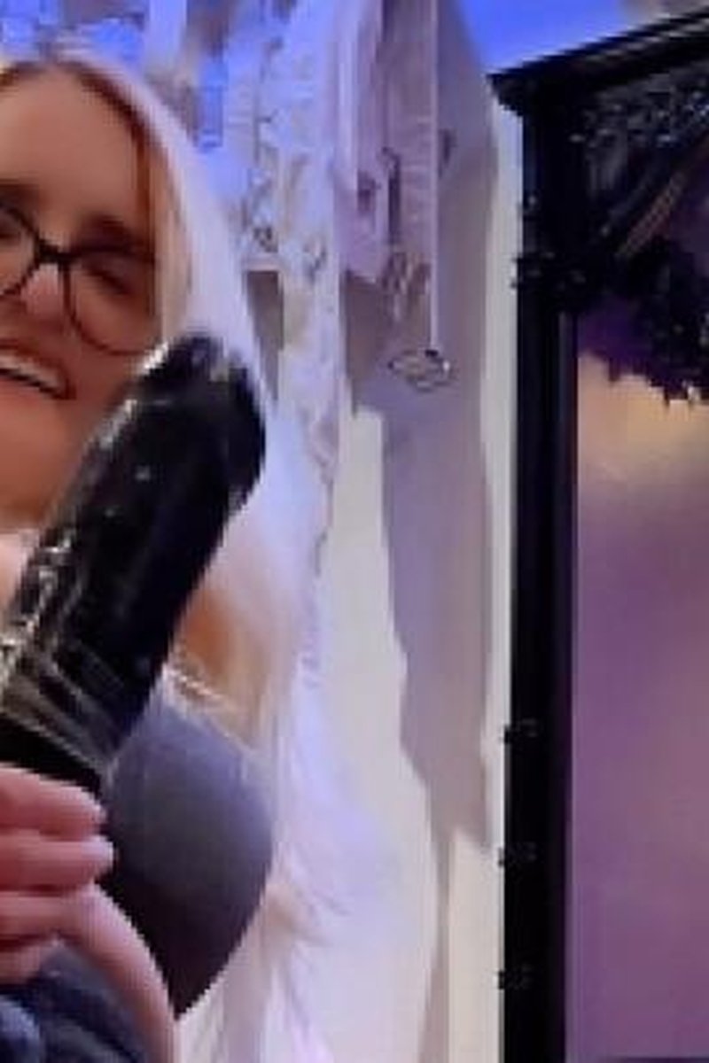 Overpowered Size Queen - Screenshot 1 of 4 - Big Dick