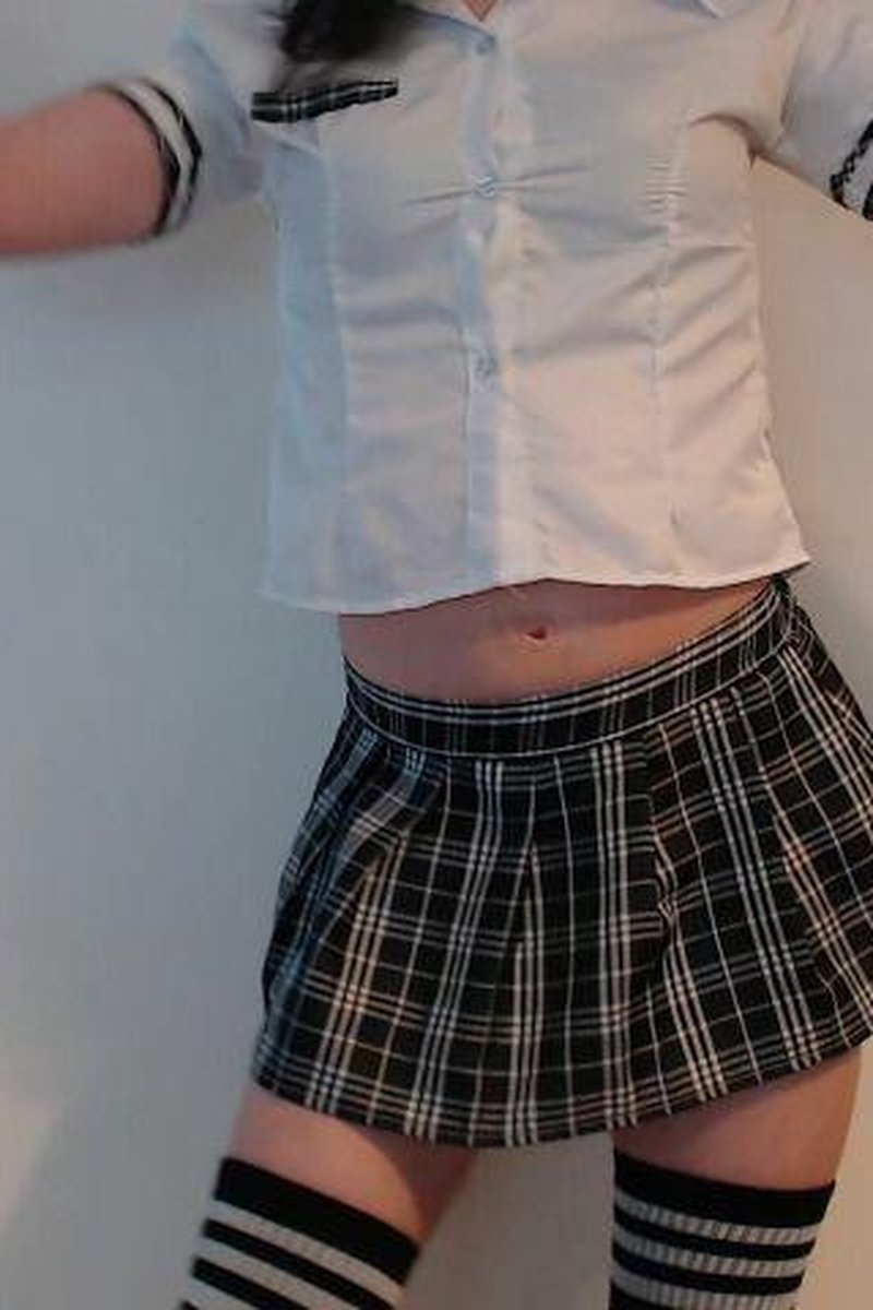 Trying On Outfits - Screenshot 1 of 4 - Cross Dressing