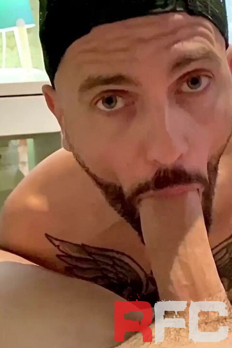 Blowjob to a Big Cock - Screenshot 1 of 4 - Big Muscle Guys