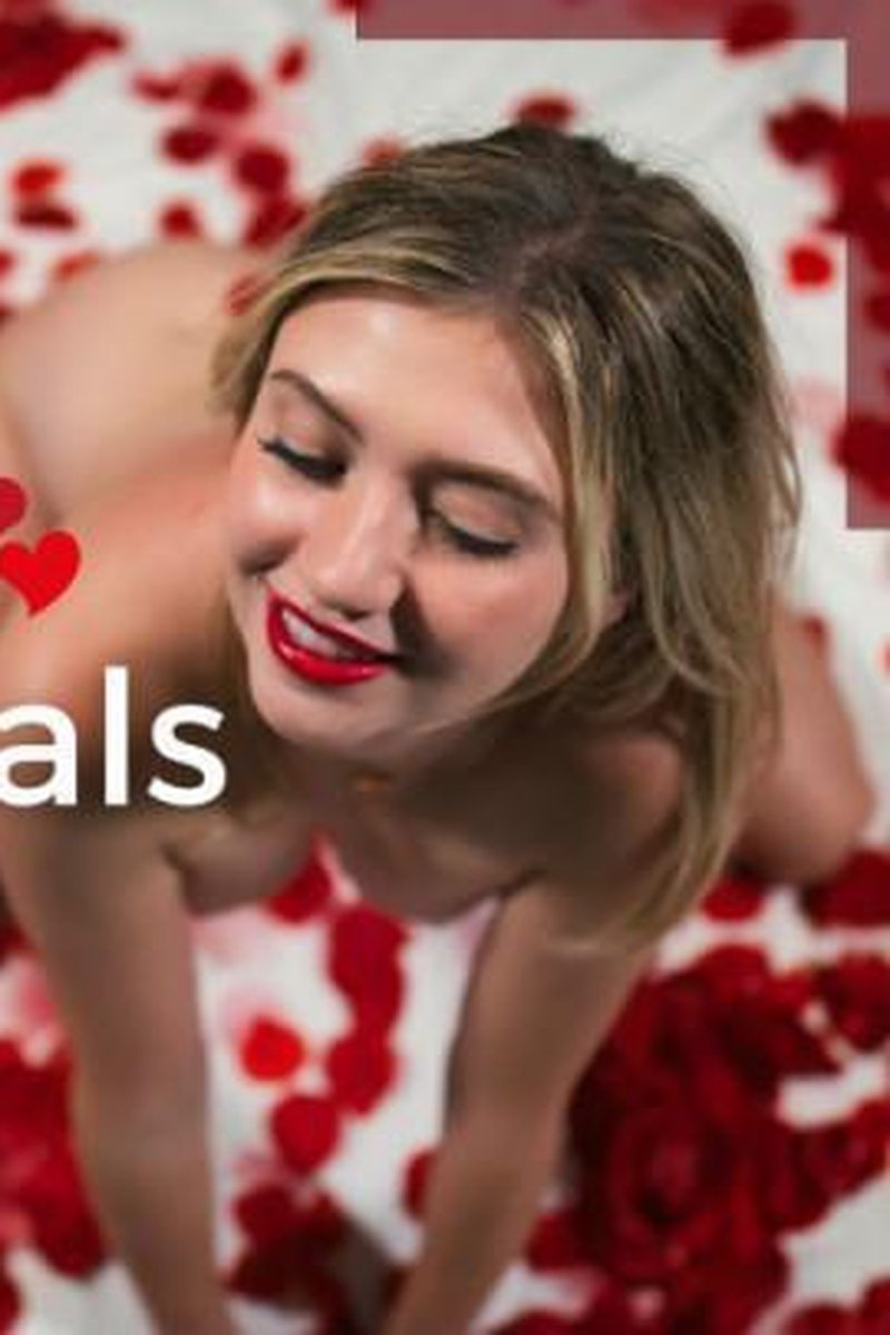 Rose Petals - Screenshot 1 of 4 - Erotica