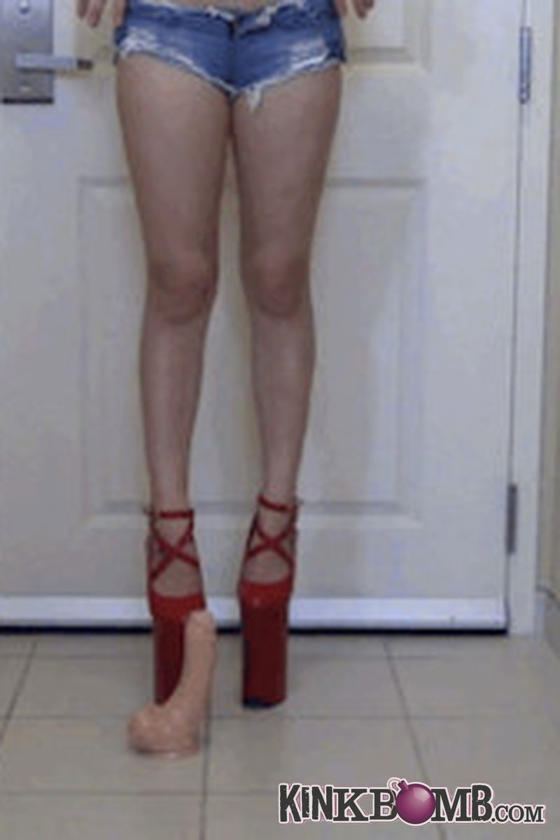 Princesspixie: Ball Busting with Heels - Screenshot 1 of 4 - Femdom