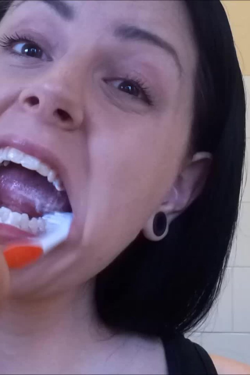 Brushing My Teeth - Screenshot 1 of 4 - Fetish