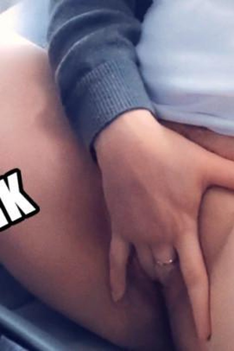 Ftm Risks Getting Caught Masturbating - Screenshot 1 of 4 - Clit Rubbing