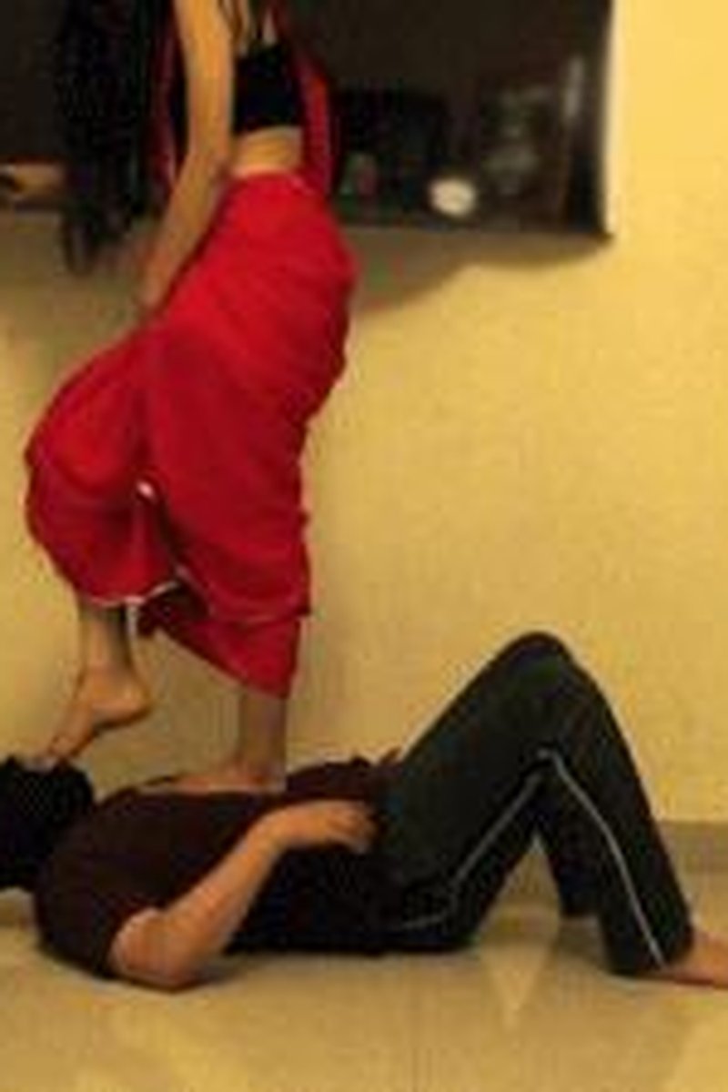 TP-iwantclipsindianmistressfemdom-indian-trampling-in-saree-tharki-sasur-3