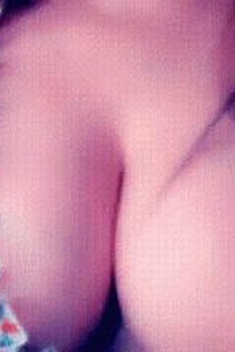 Captivating Cleavage - Screenshot 1 of 4 - Addiction Fetish