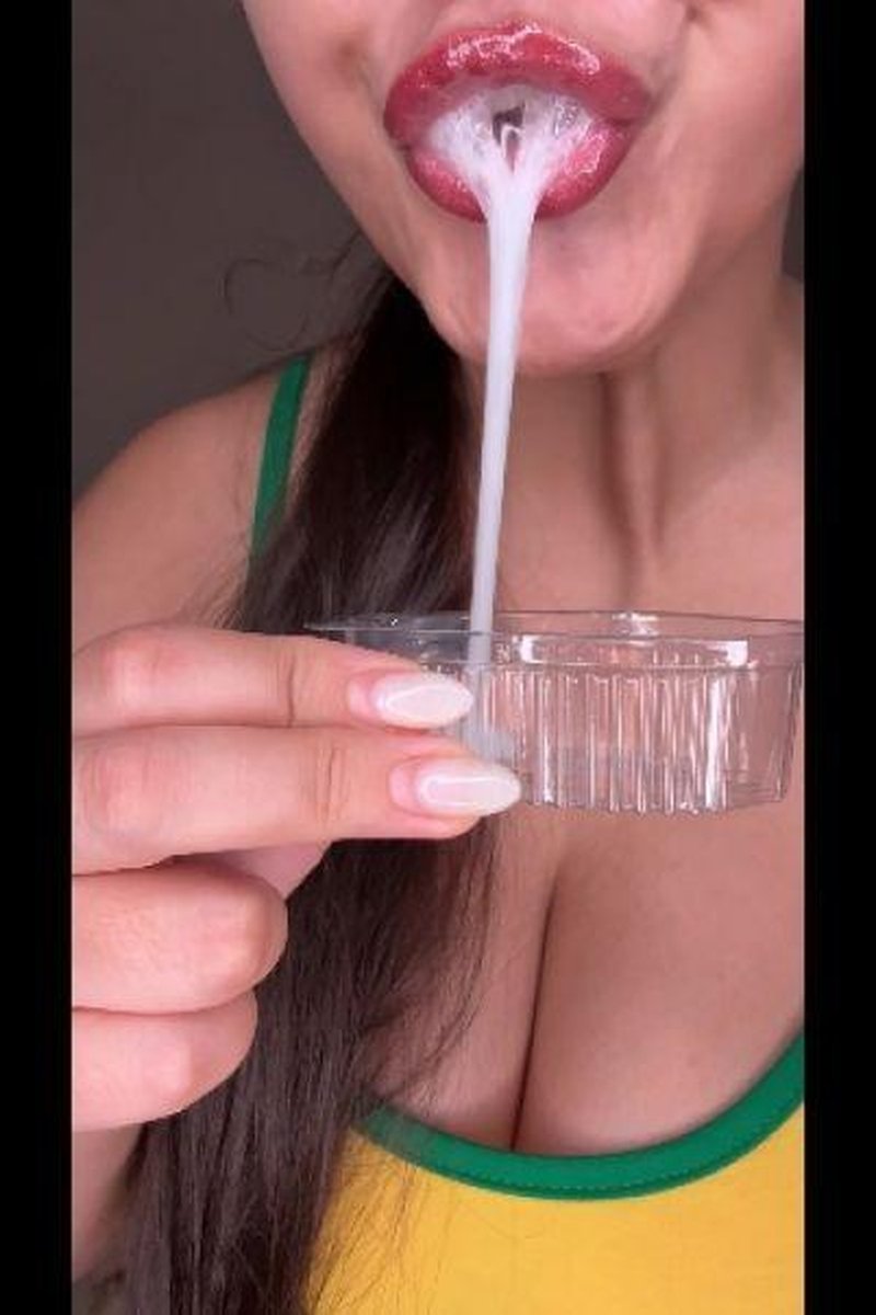 Spitting - Screenshot 1 of 4 - Fetish