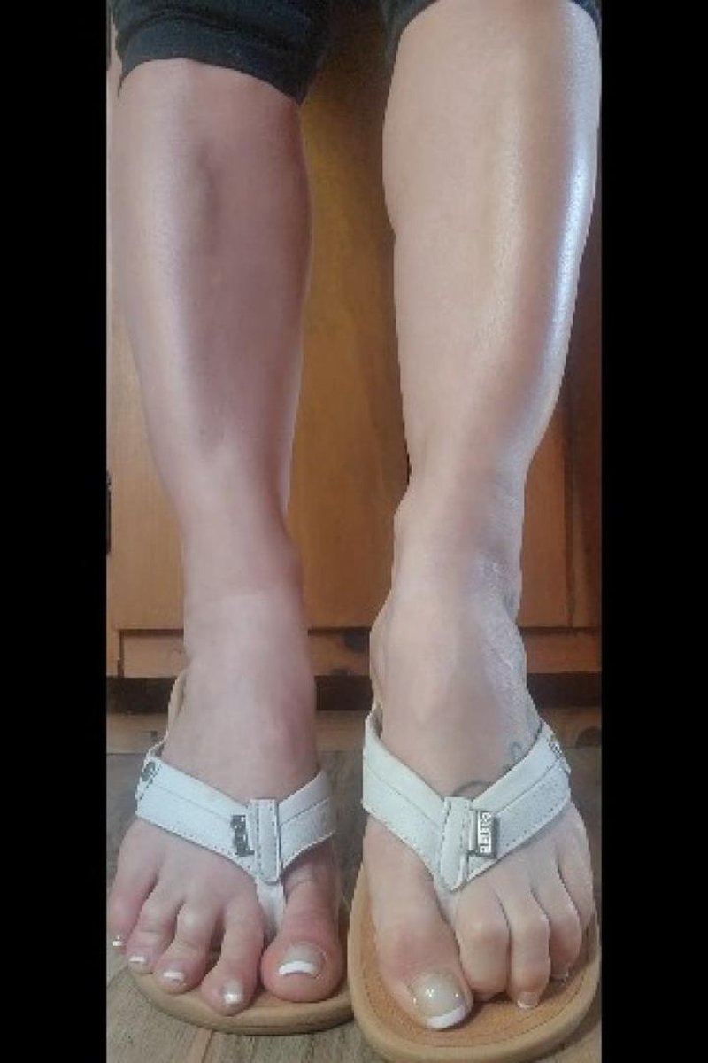 Flipflop Toes - Screenshot 1 of 4 - Foot Fetish
