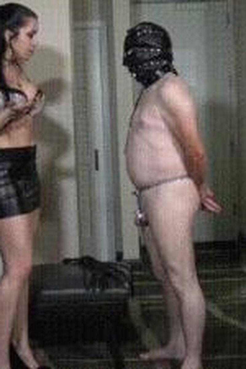 Shrimpy Tiny Man - Screenshot 1 of 4 - Femdom