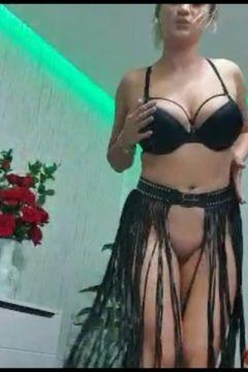 Anal Striptease Buttplug Ride Black Dildo Pussy Ass - Screenshot 1 of 4 - Amateur