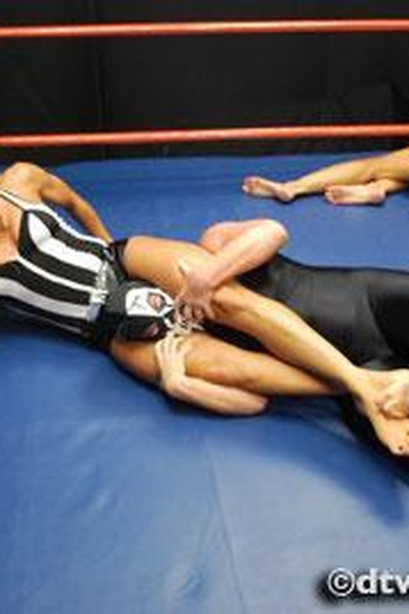 Not Above Ref-Using - Screenshot 1 of 4 - Sports