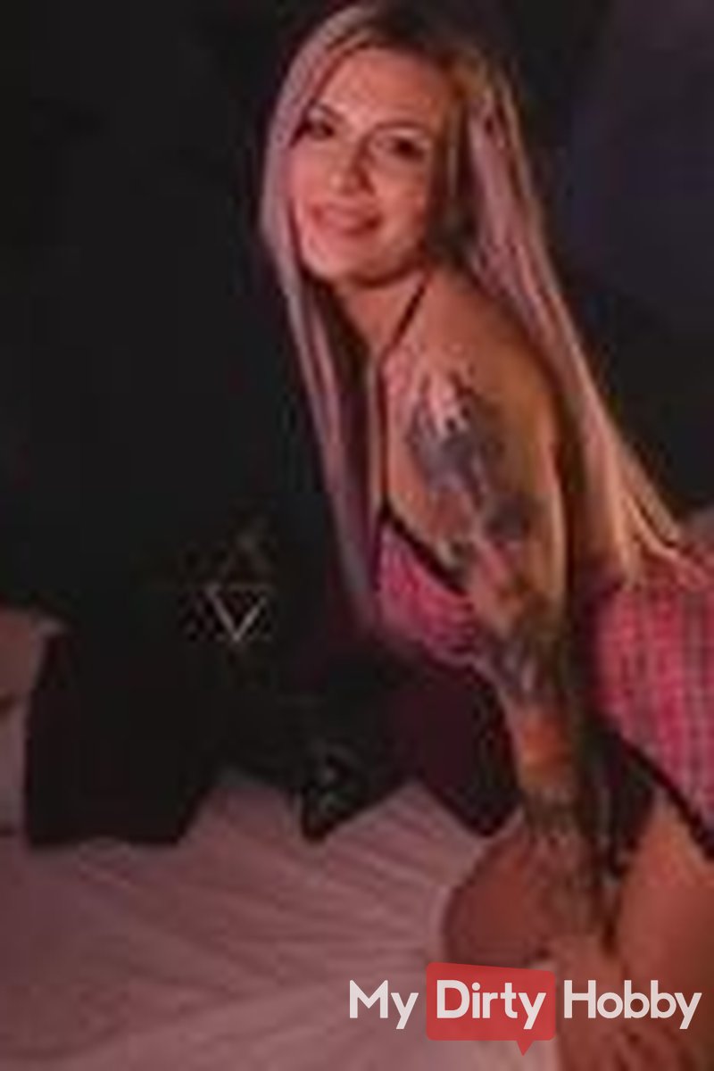 Pink School Girl - Screenshot 1 of 4 - Ranya Arabian