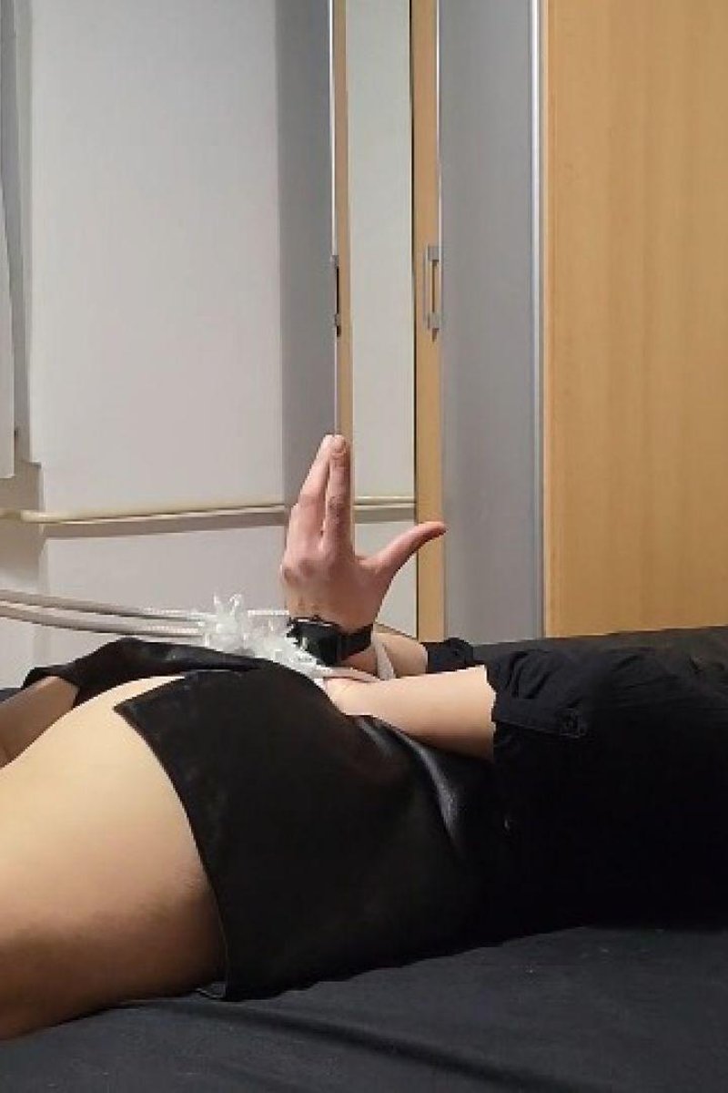 Online Date Goes Wrong - Screenshot 1 of 4 - Bondage