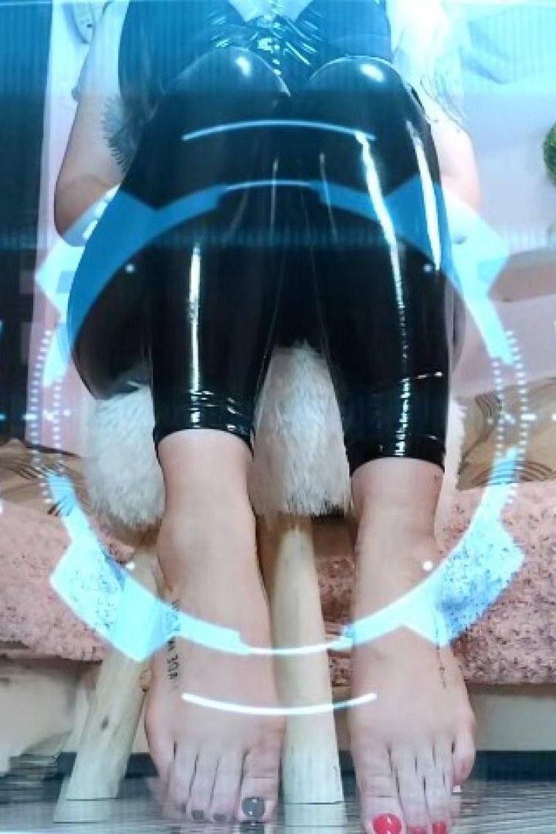 Painted Toes Reprogramming - Screenshot 1 of 4 - Femdom