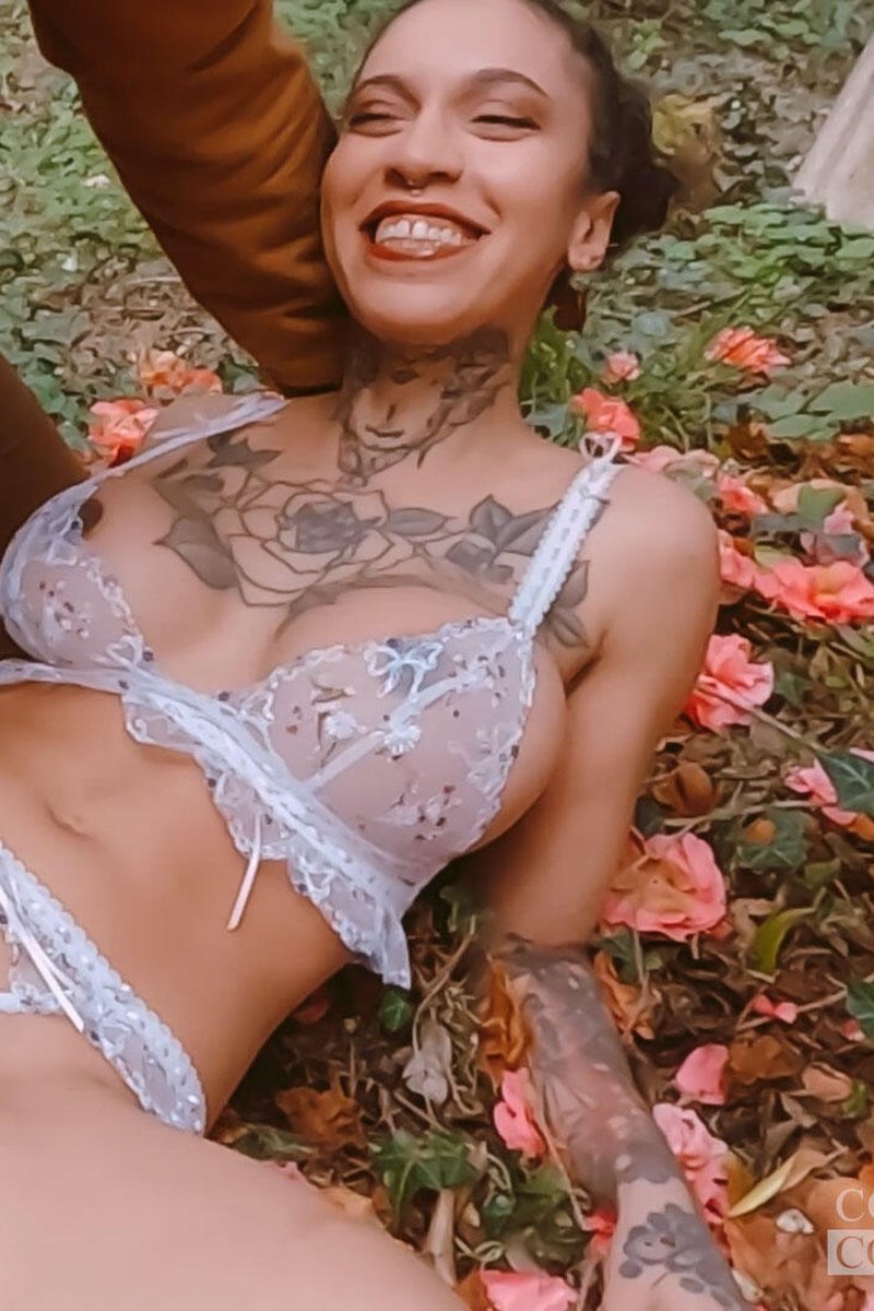 Carving Lessons - Screenshot 1 of 4 - Big Tits