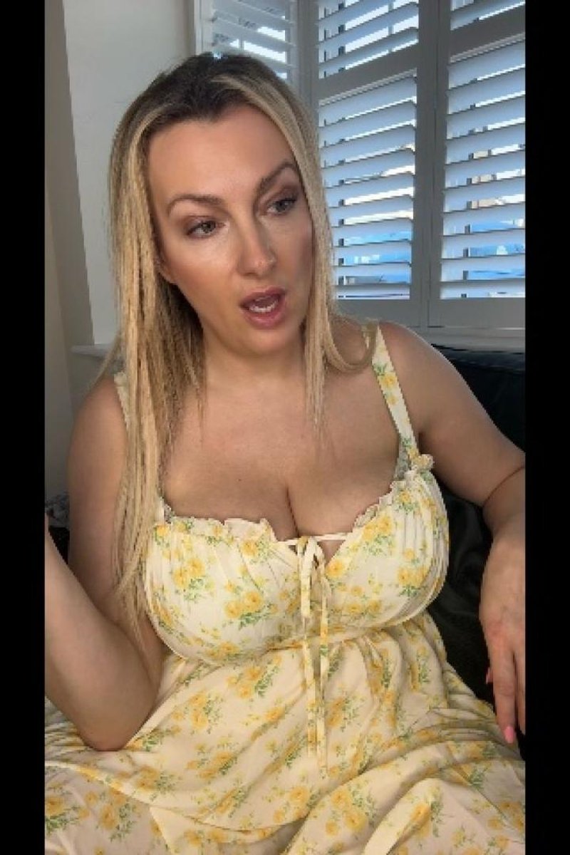 Teasing Stepmom - Screenshot 1 of 4 - Big Tits