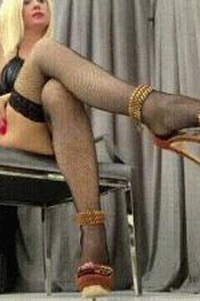 Brown Heels Toe Tapping - Screenshot 1 of 4 - Jerk Off Instruction