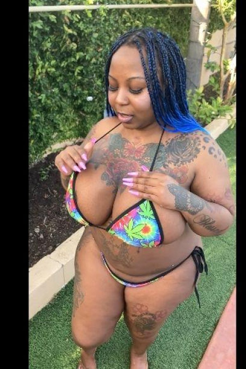 Bikini Video - Screenshot 1 of 4 - BBW