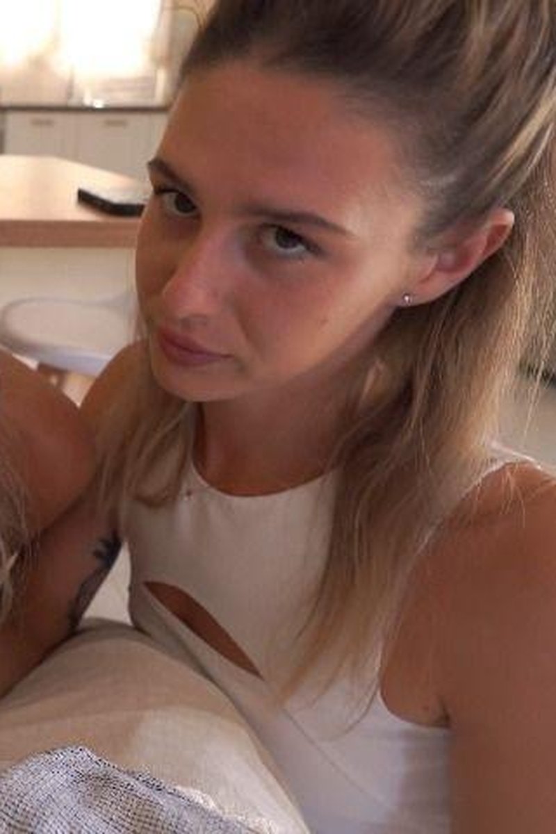 Threesome Cheating Under Table - Screenshot 1 of 4 - Blonde Hair (Female)