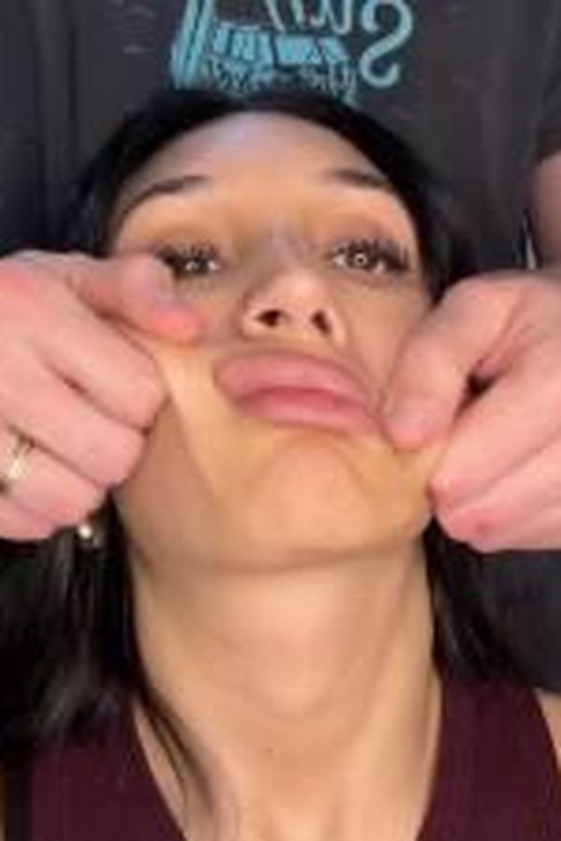 Cheek Pull - Screenshot 1 of 4 - Face Fetish