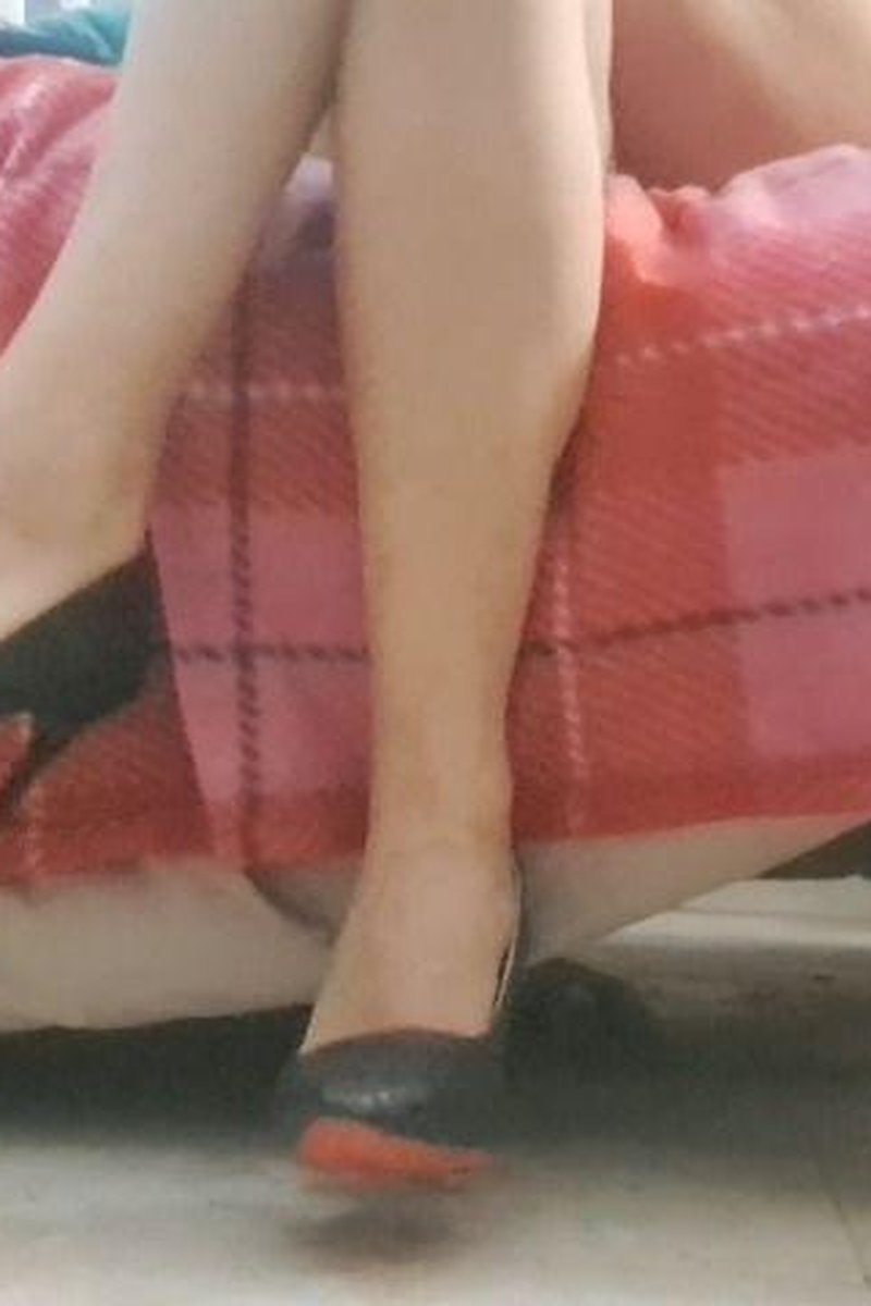 Eargasmic Toe Tapping - Screenshot 1 of 4 - Leg Fetish