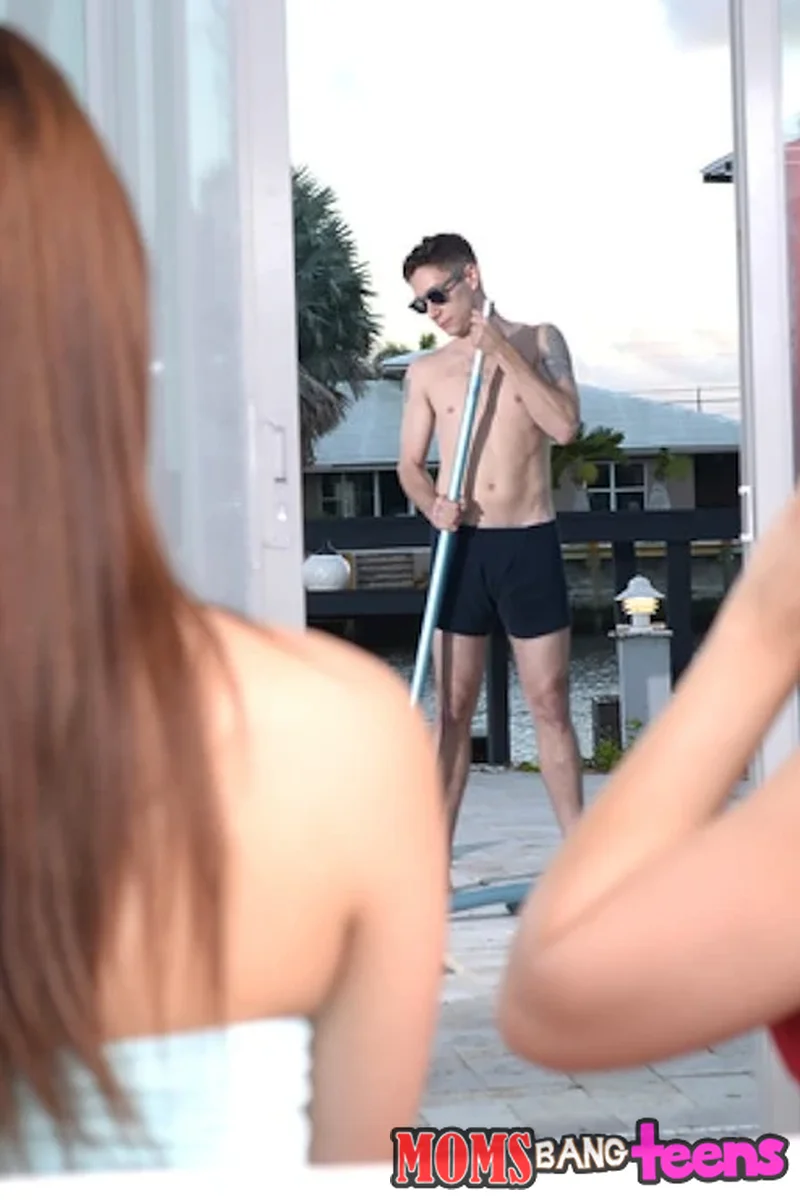 Pool Boy Peeper - Screenshot 1 of 4 - All Sex