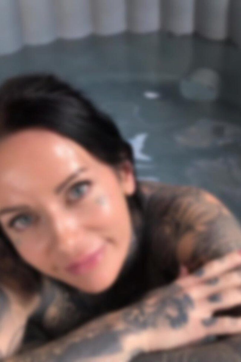 Live Tiktok Slut Gets Naked - Screenshot 1 of 4 - Ass Fetish