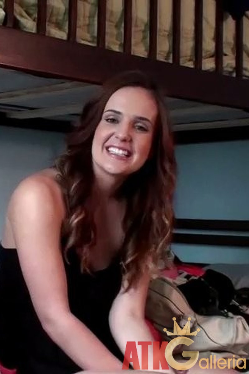 Emme Michelle - Behind The Scenes - Screenshot 1 of 4 - Behind The Scenes